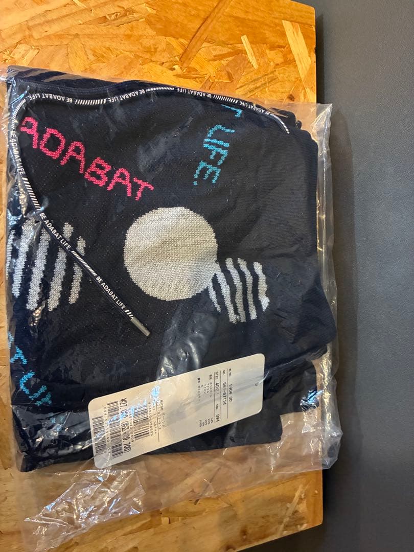 【新品未開封】洗える／保温性／制電性 ランダムロゴデザイン ニットスカート