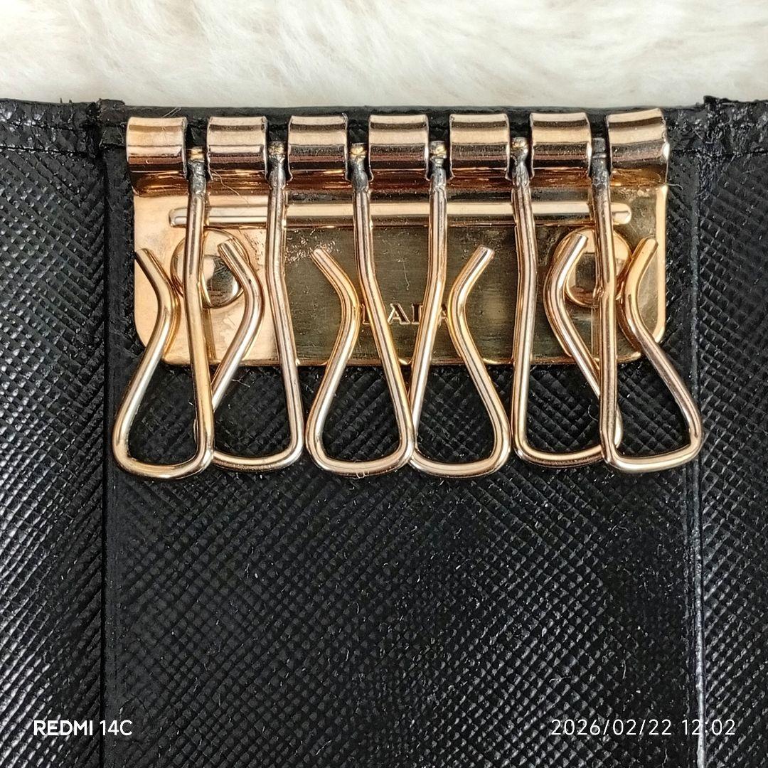 【PRADA】ゴールドロゴリボン6連キーケース ブラックネロサフィアーノレザー