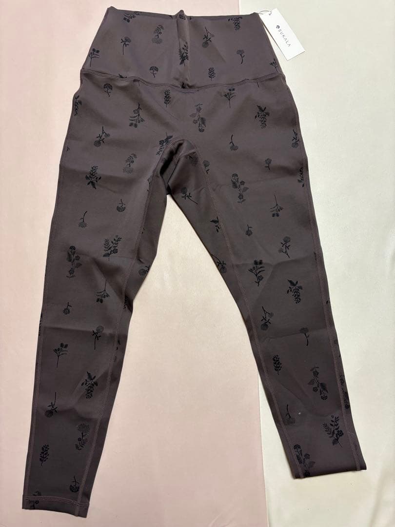 新品未使用品 フラワーブーケレギンス Mサイズ lava