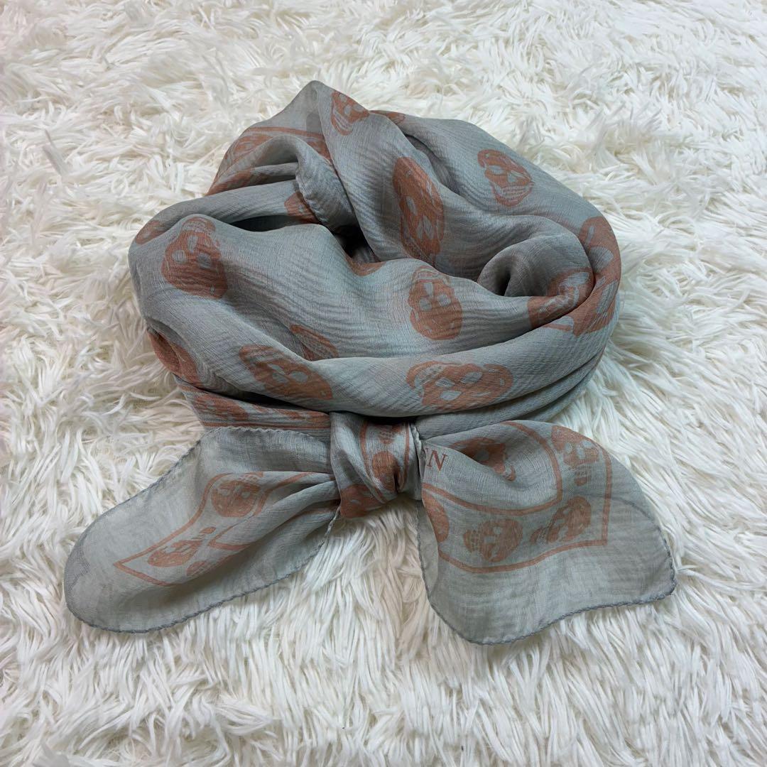 美品✨アレキサンダーマックイーン シルクスカル スカーフ イタリア製グレー