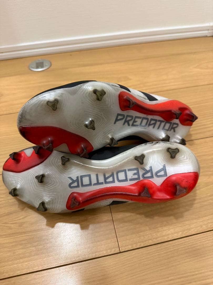 ブ*ン様 プレデター ELITE LL FG / 天然芝用