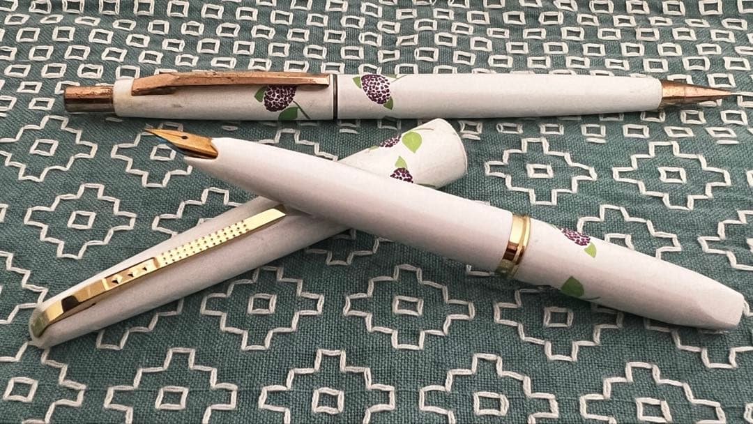 プラチナ万年筆とシャープペンシルのセット 万年筆のペン先は18K 細　軟