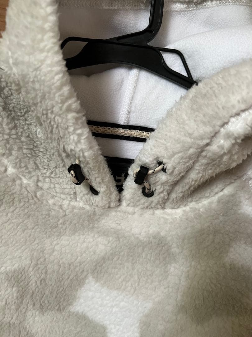 UGG フリースパーカー