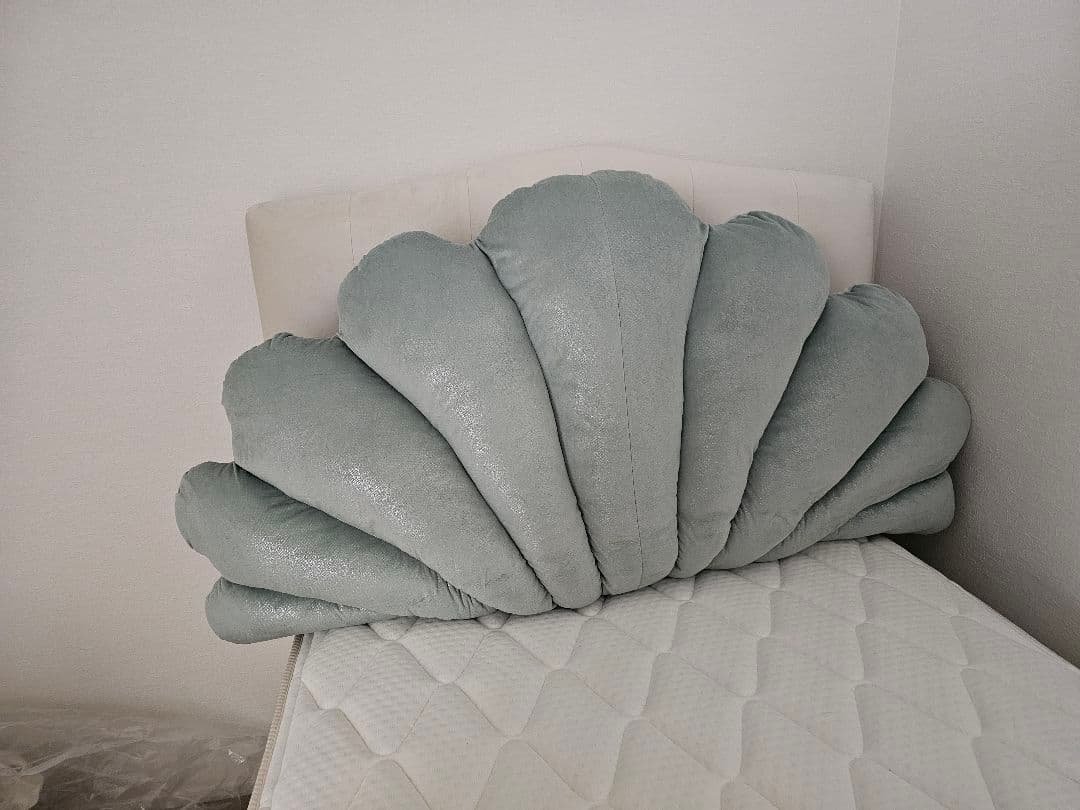 貝殻型ライトグリーンクッション