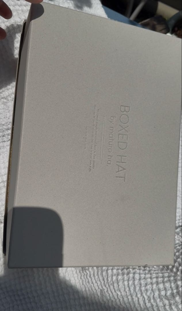 ベージュとホワイトのストライプBOXED HAT by mature ha