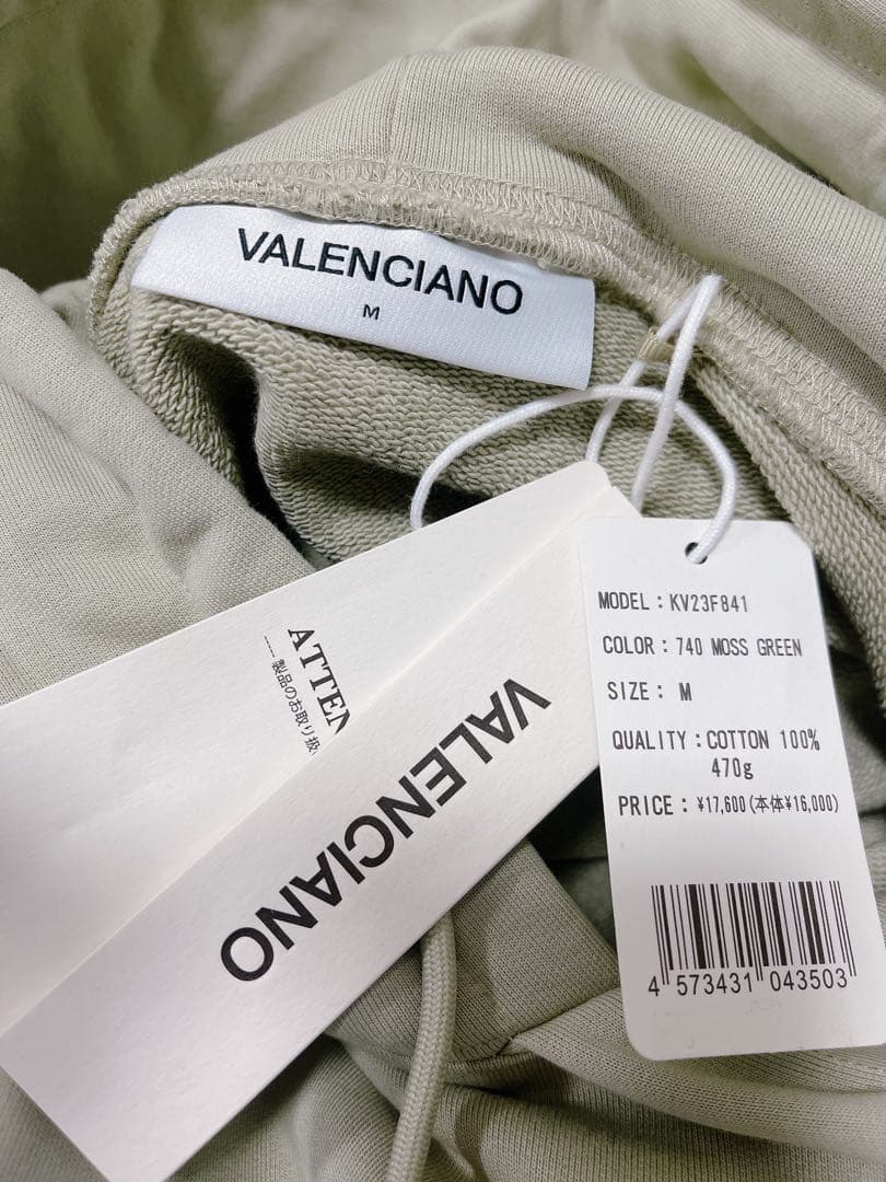 新品タグ付♡VALENCIANO ヴァレンティアーノ　バックロゴ　フーディー