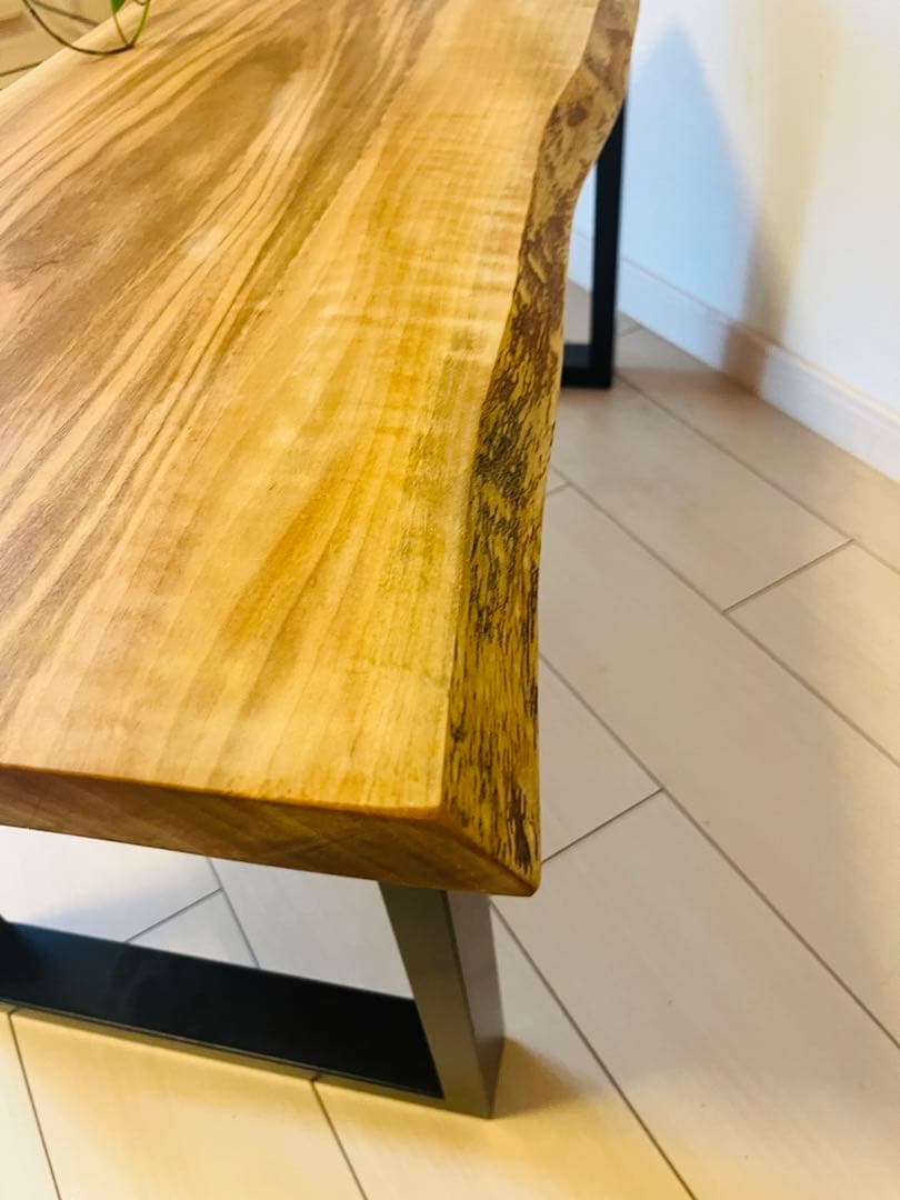 ローテーブル 一枚板テーブル　桜の木　無垢材家具　アイアンテーブル