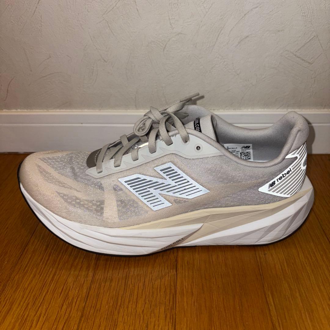 New Balance FuelCell Rebelv5 28.0cmベージュ