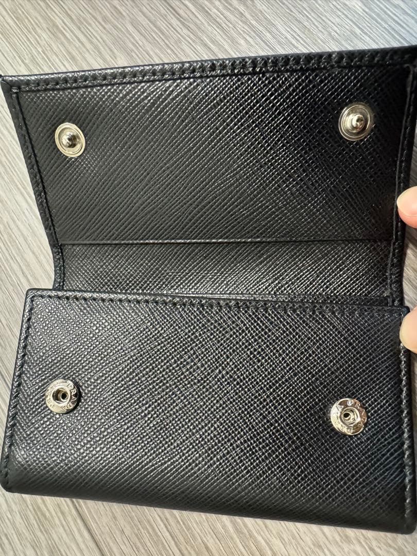 なみ PRADA ブラック キーケース サフィアーノレザー