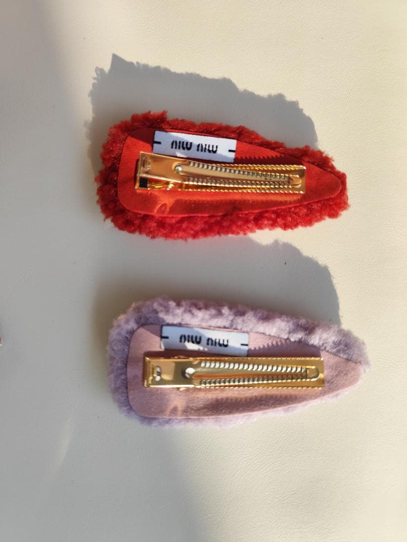 MIUMIU ファー素材 ヘアピン 2個セット 紫 赤