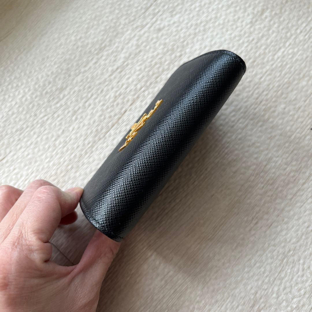 美品！プラダ PRADA キーケース ネロ サフィアーノ レザー メタル 4連