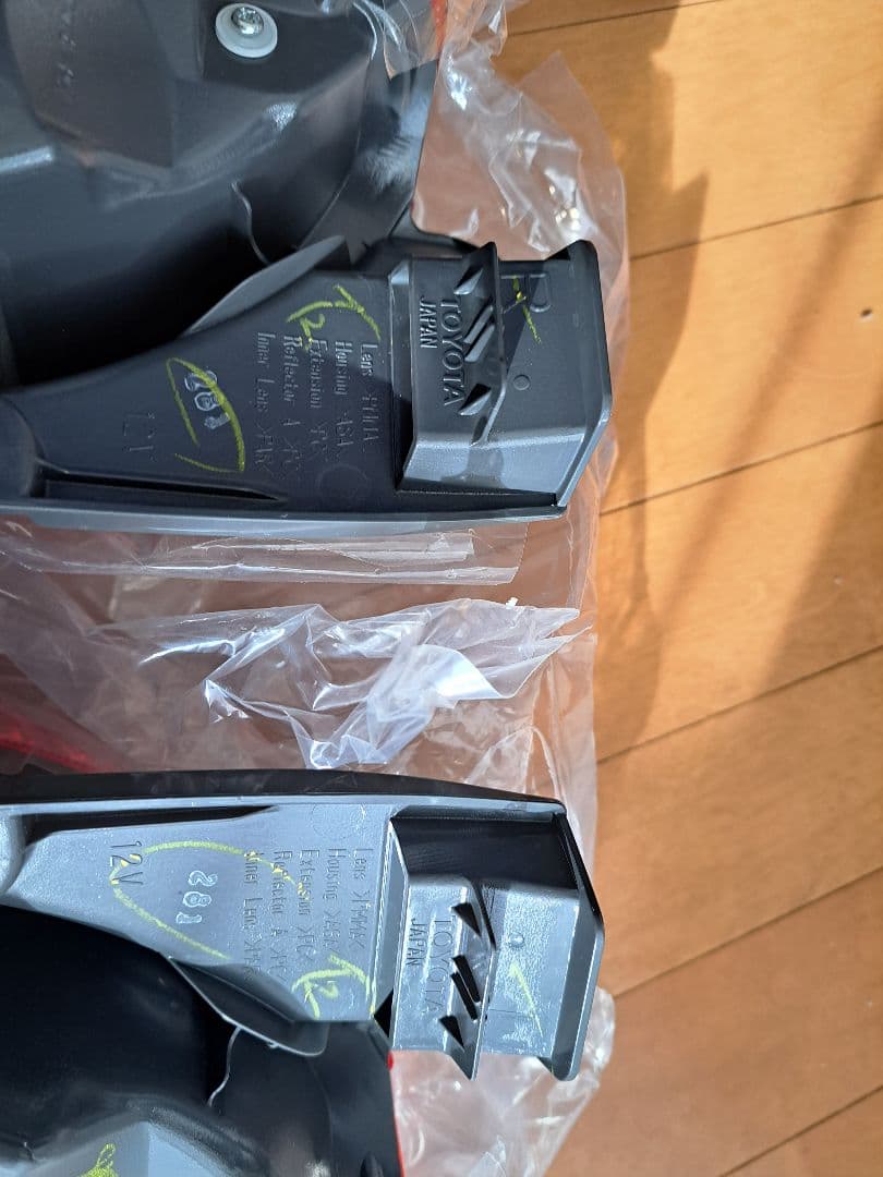 【キー防】ハイエース200系 純正テールランプ 新車外し 左右セット