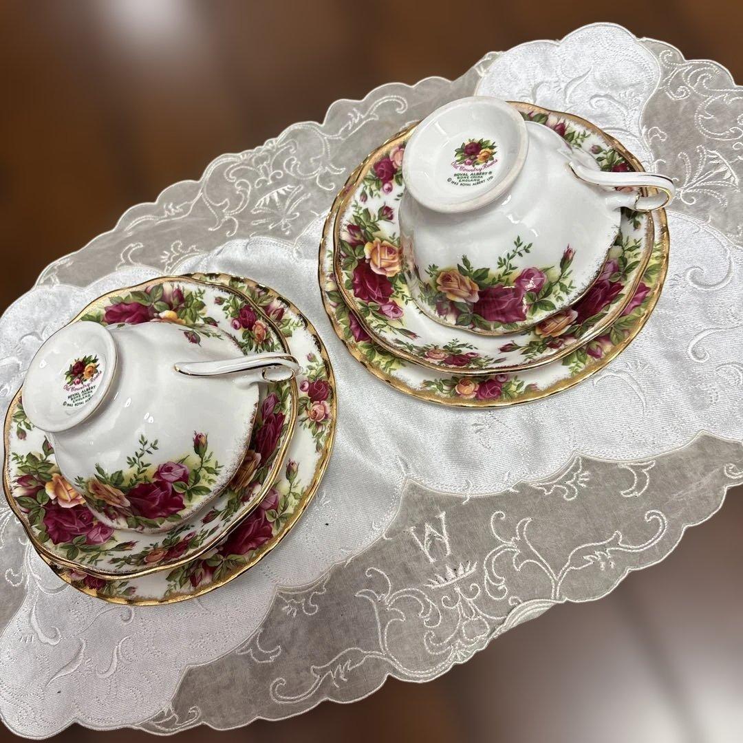 サービス出品ロイヤルアルバートトリオニセット（ペア）薔薇の美しさ　オススメ美品
