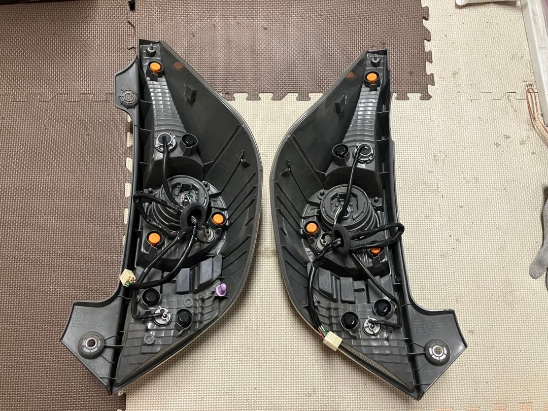 アクア　テールランプセット