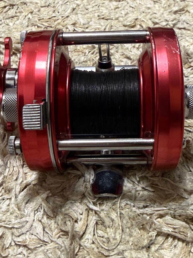 値下げ　アンバサダー　5501C BIG A レッド　アブガルシア Abu 左