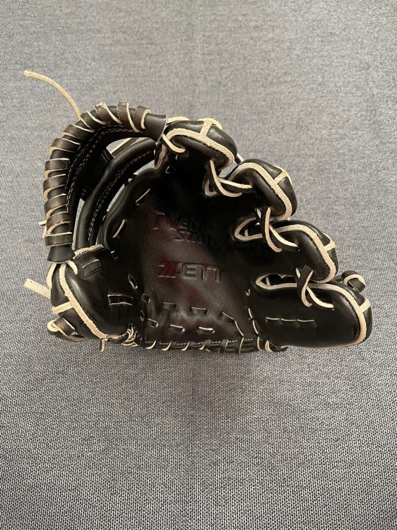 美品　ゼット　野球 硬式グローブ 一般用　大人　右投げ　グラブ　内野手 右利き