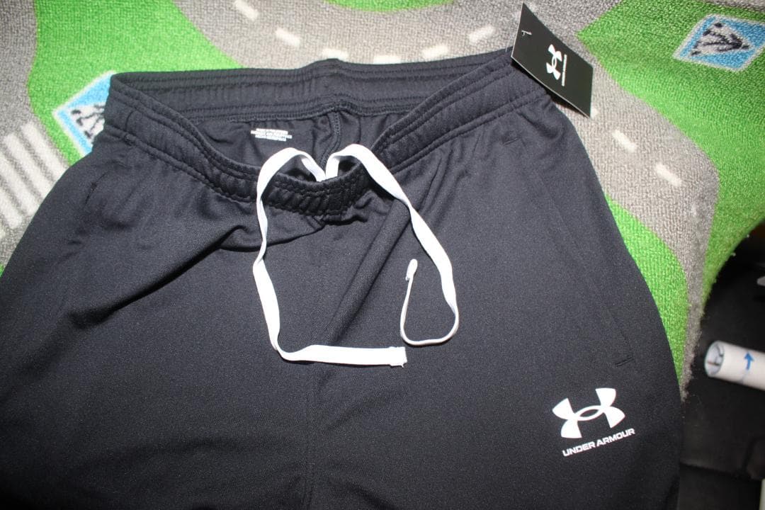 XL　黒　アンダーアーマー　薄手ジャージ上下セット