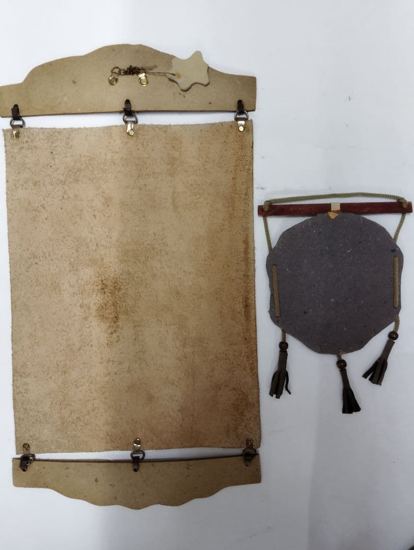 【2点セット】モンゴル 壁飾り / チンギス・カン ＆ 四匹の和合する動物