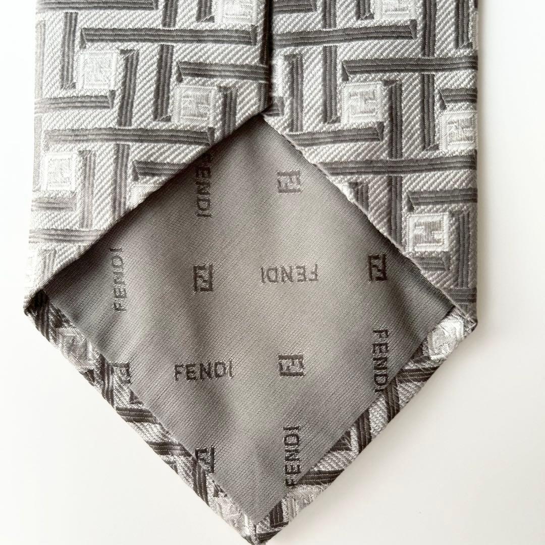 【タグ付未使用】FENDI シルクネクタイ ズッカ柄 幾何学模様 刺繍 シルバー