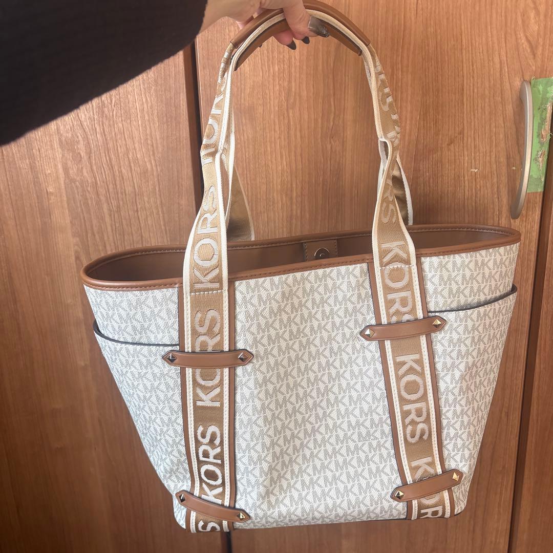 値下げ‼️今日27日までで戻します‼️MICHAEL KORS ロゴ トートバッグ
