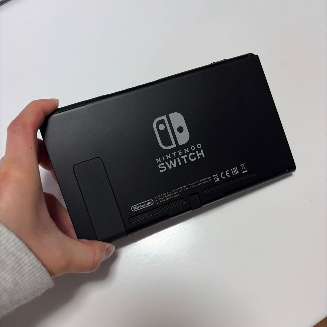 ニンテンドー　【switch】 本体　ハンドル付