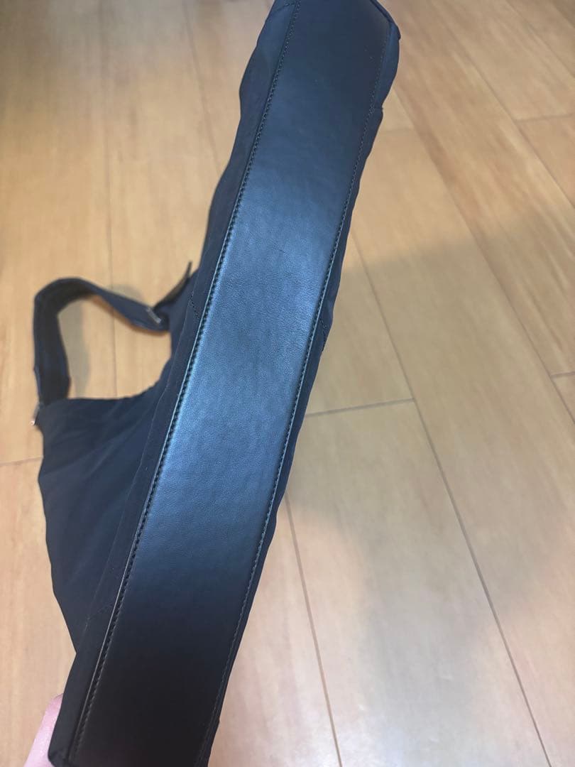 サルヴァトーレ　フェラガモ　スポーツ　バッグ　三角