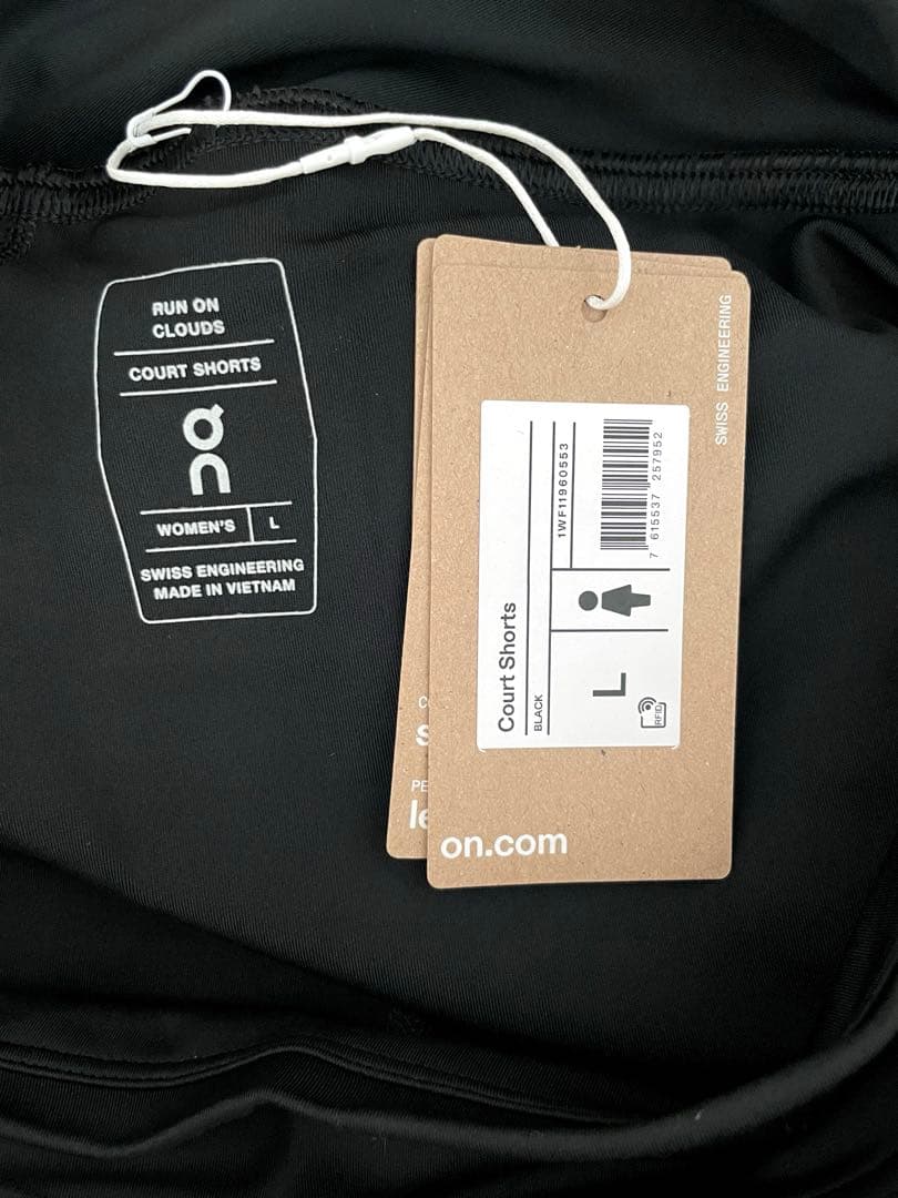 【新品未使用】On オン　コートショーツ　テニス　レディース　L