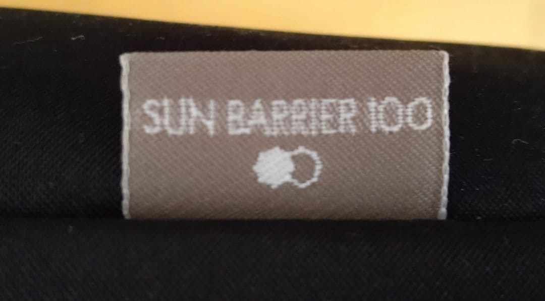 【サンバリア100】折りたたみ日傘２段折 ブラック