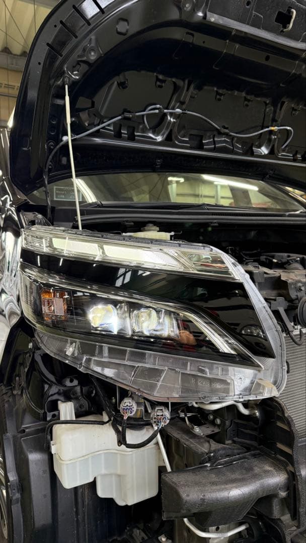 美品✨【トヨタ ヴォクシー80系後期 】純正 ヘッドライト 右