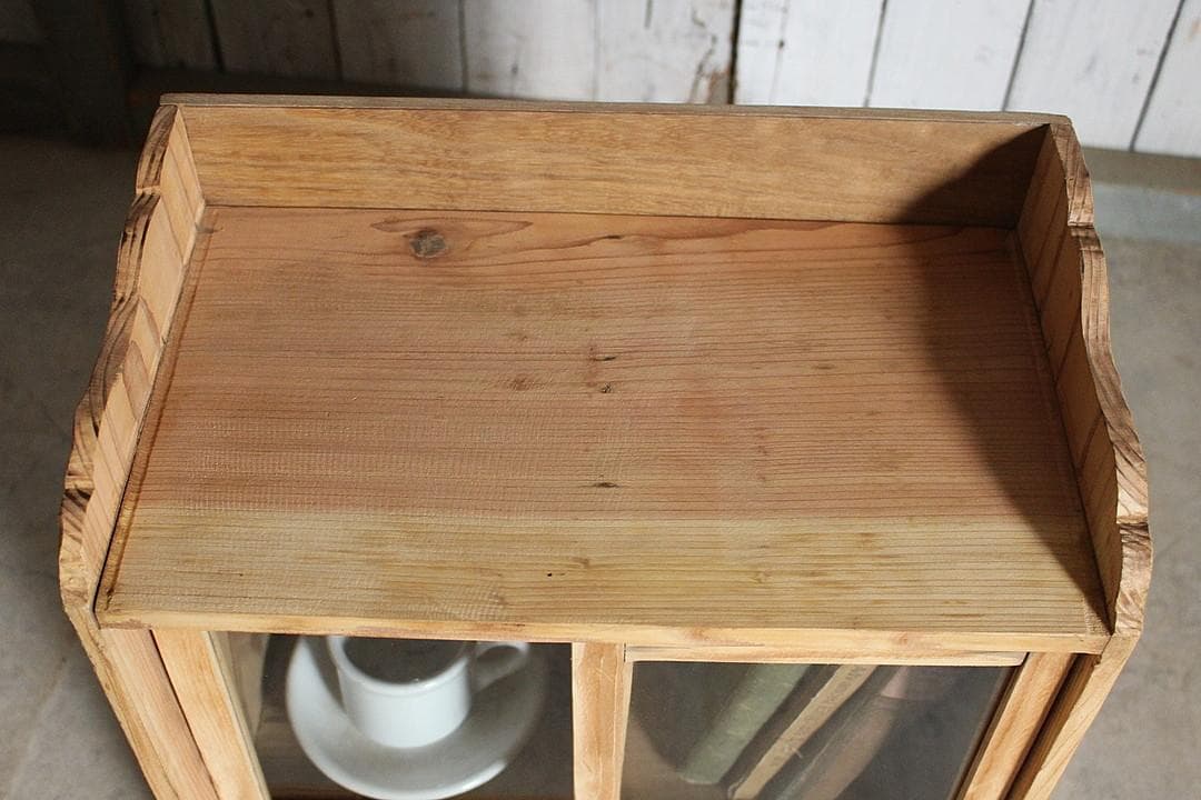 古い小さな木枠のガラス戸棚×小引き出し