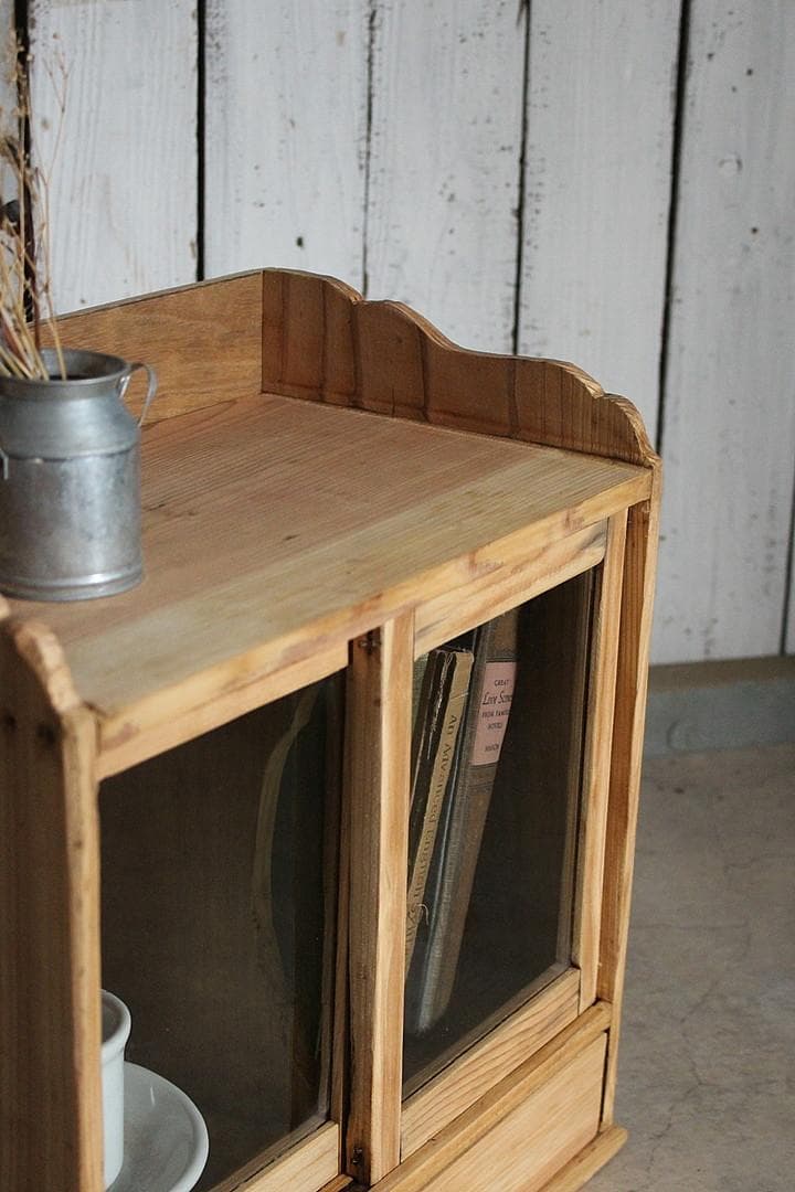 古い小さな木枠のガラス戸棚×小引き出し