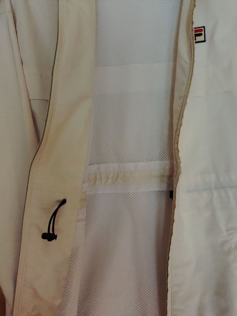 FILAレディースホワイト ジップアップアウター