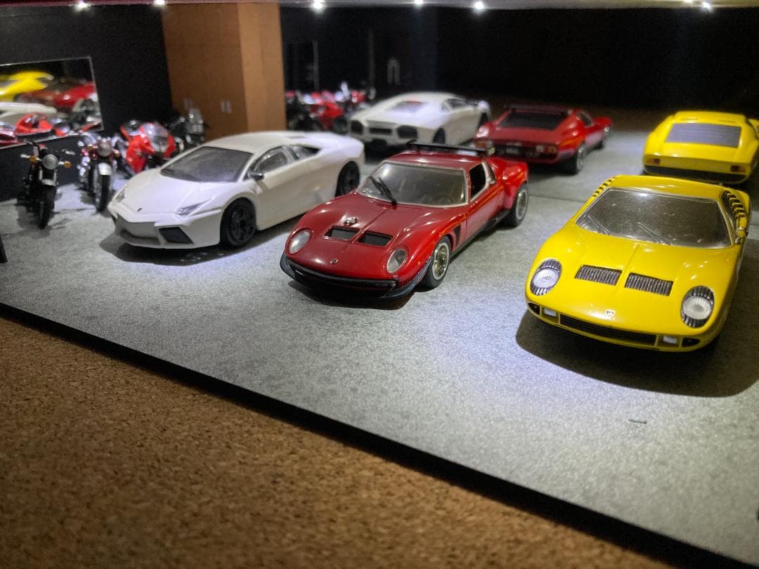 ミニカー用ジオラマ：1/43 リビングタイプガレージ（窓＆クローゼット）