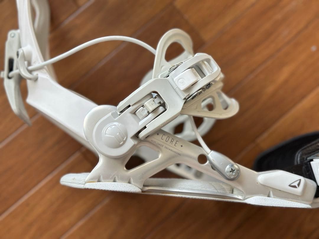 SP Binding スノボビンディング ホワイト、トゥキャップベルト黒は新品