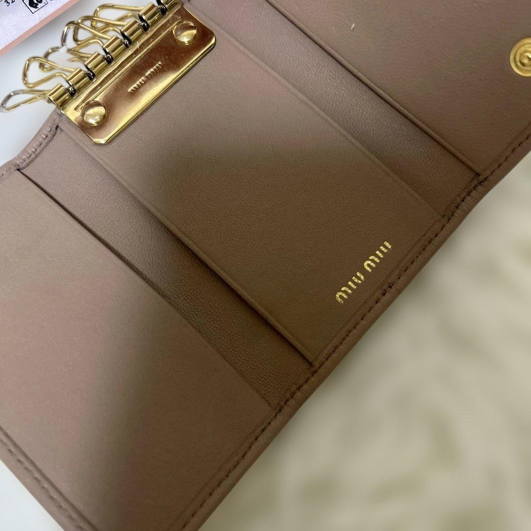 現行✨新型✨ミュウミュウ キーケース マテラッセ ピンク　ギャランティー付