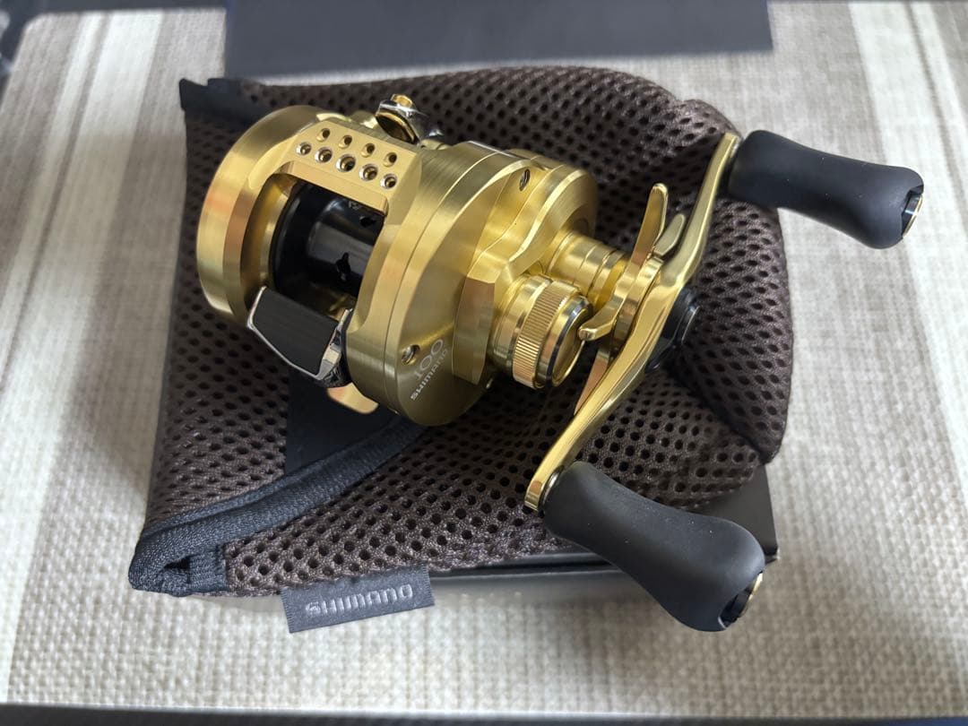 値引き不可　SHIMANO　21カルカッタコンクエスト100 美品