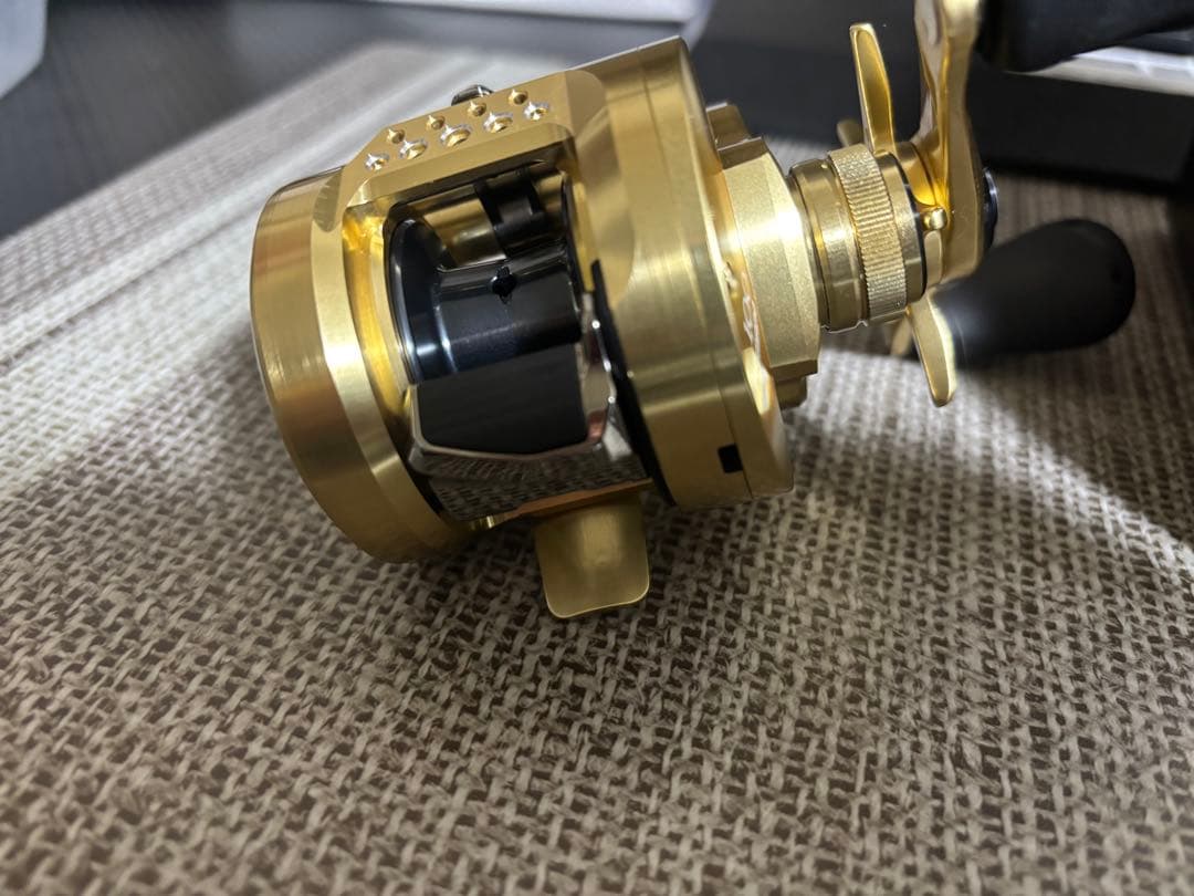 値引き不可　SHIMANO　21カルカッタコンクエスト100 美品