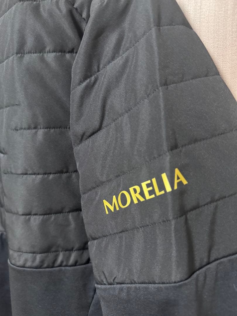 MORELIA ハイブリッド トレーニングトップ