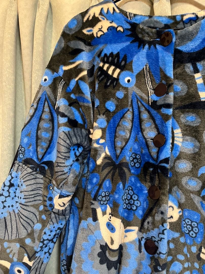 アルベロベロ　オレボレブラぶたさん フリースコート青　ノーカラー　エルボーパッチ