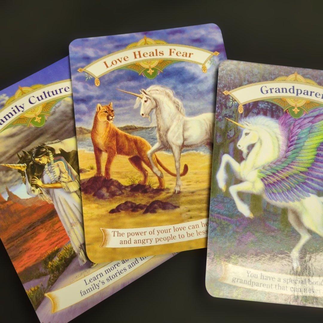 マジカルユニコーンオラクルカード　日本語版解説書付き