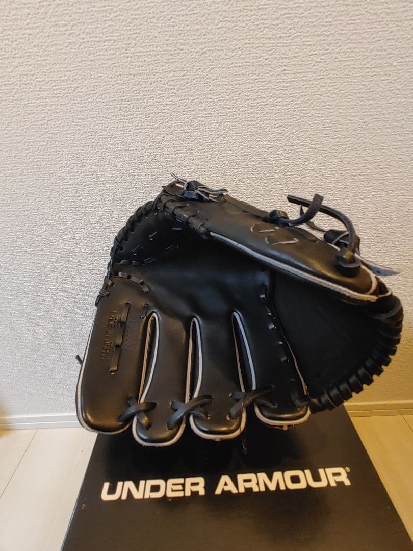 アンダーアーマー　(新品未使用)　硬式　投手用