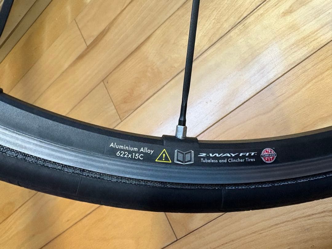 d*9様 フルクラムレーシングゼロ　レッドスポーク フロント