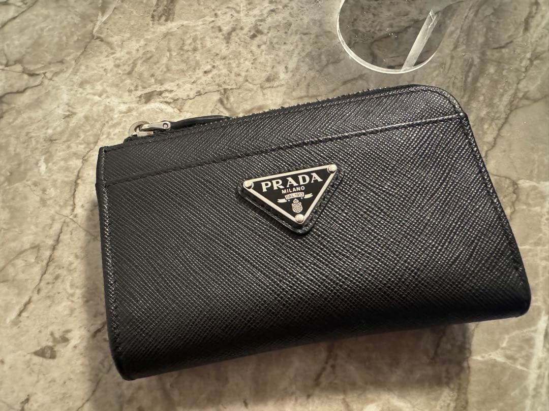 プラダ サフィアーノトライアングル キーケース