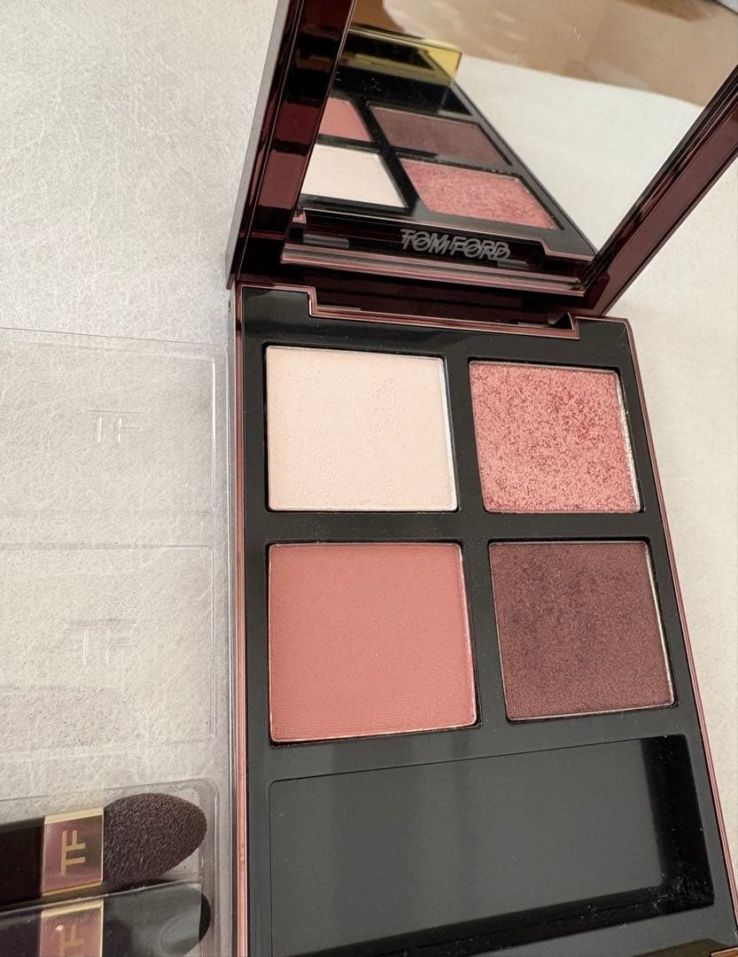 トムフォード　アイカラークォード　030インソレント ローズ