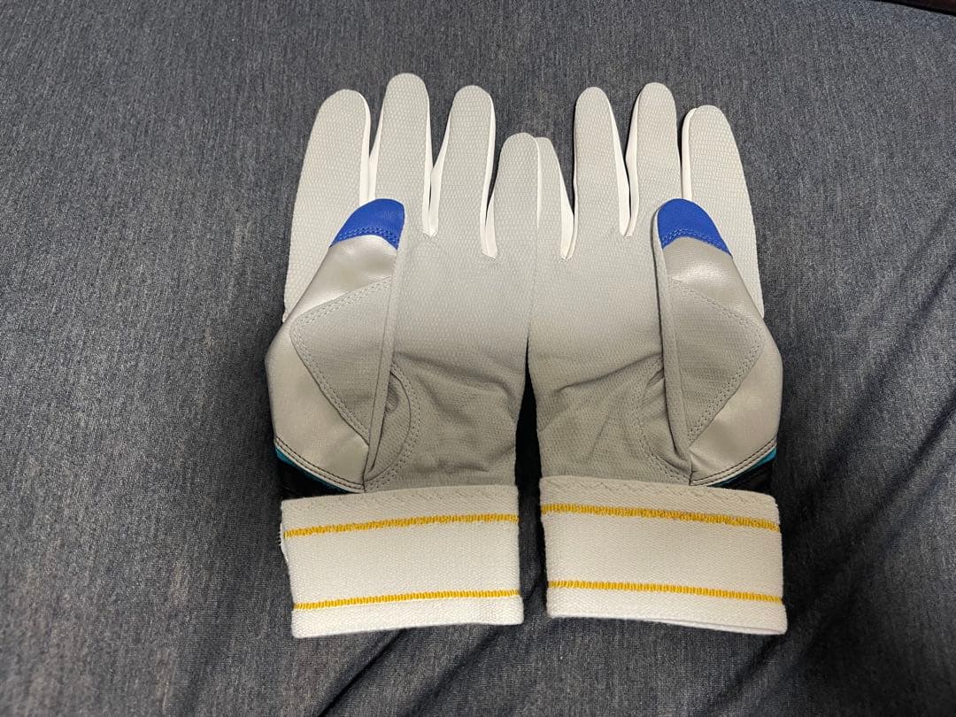 西武ライオンズ　栗山巧選手　バット・手袋