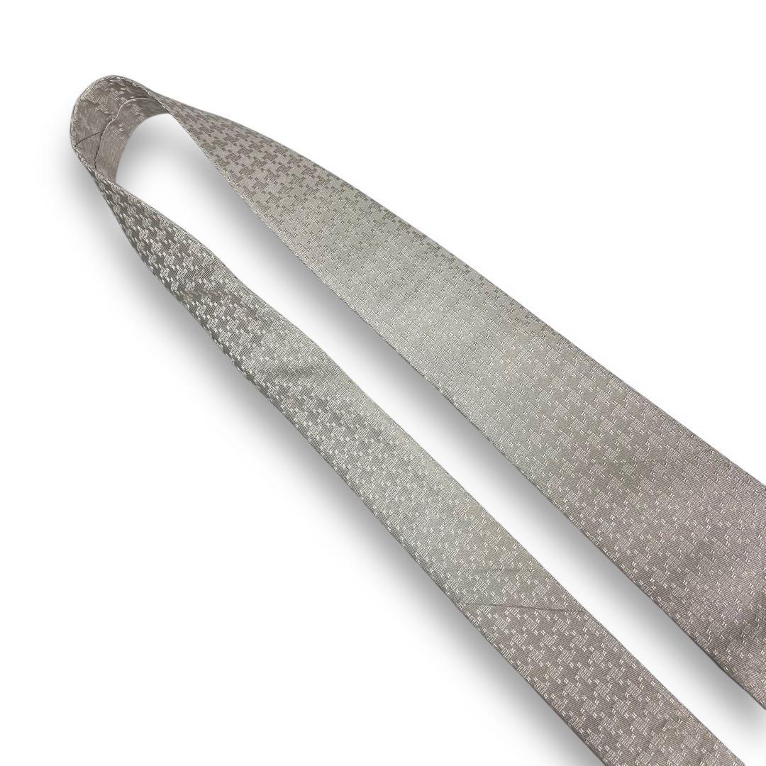 【美品】　ジバンシー　ブランド　ネクタイ　シルバー　4G ロゴ　無地　銀　刺繍