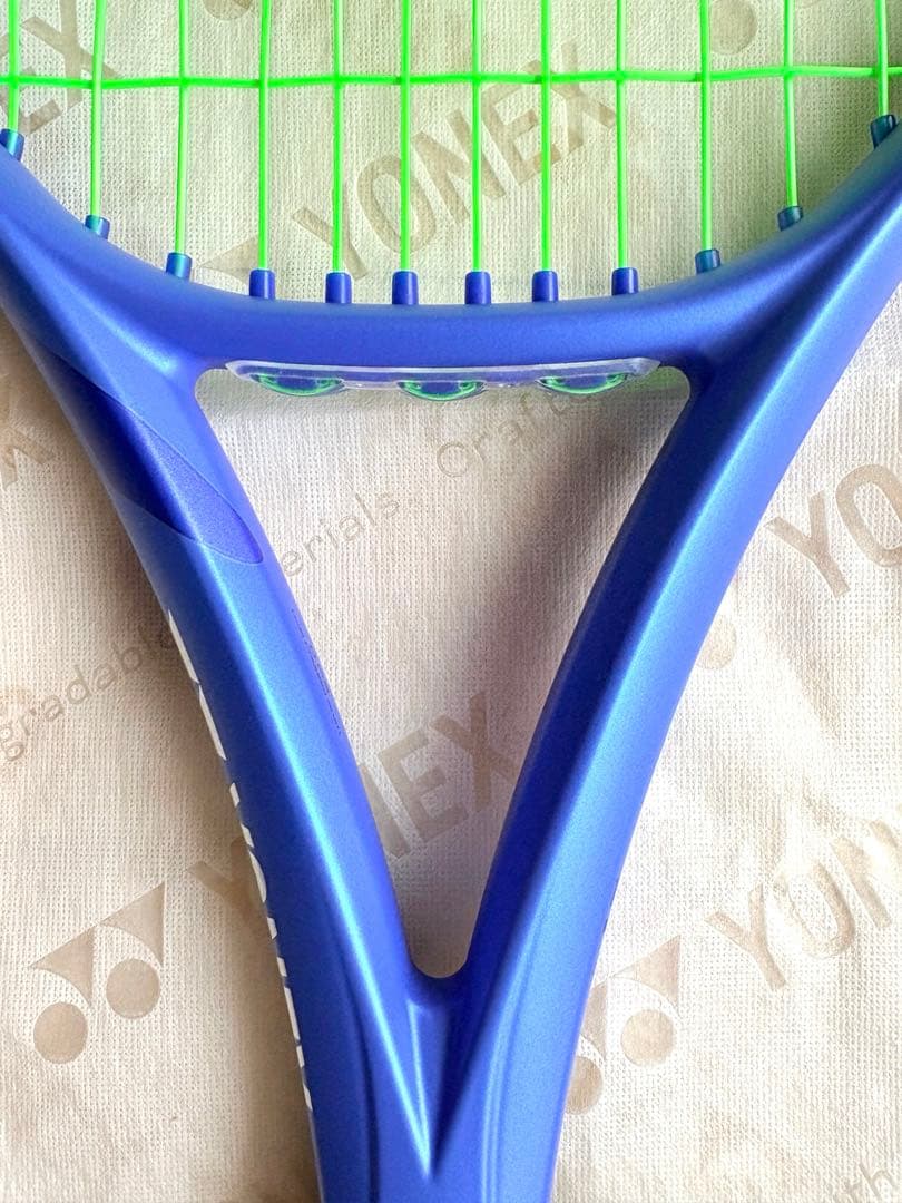 【ほぼ新品】 YONEX EZONE 100L G2 2025 国内正規品