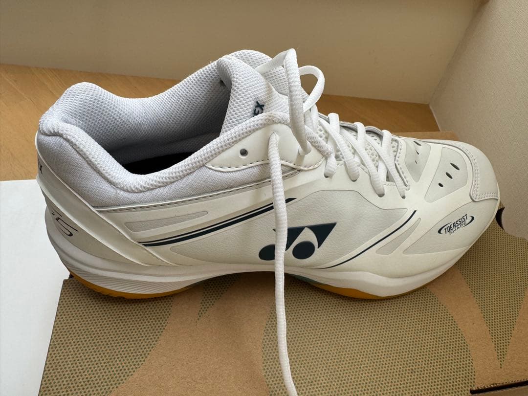 美品　YONEX パワークッション 65Z メンズ 27.5cm ホワイト