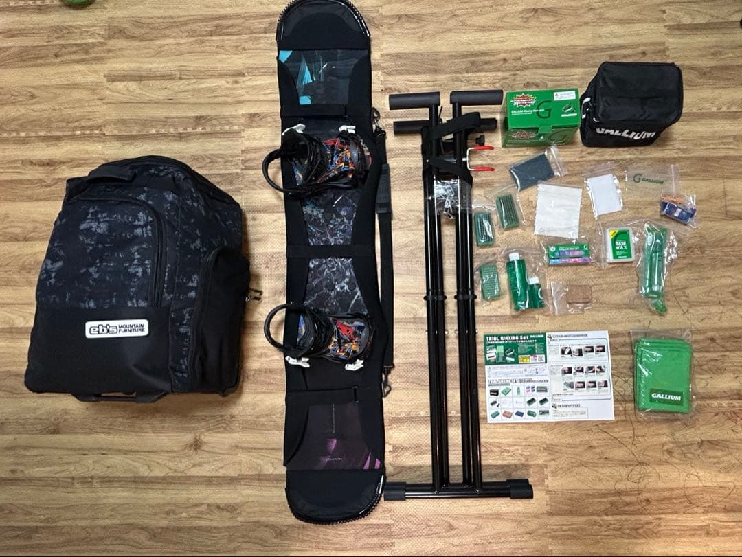 スノーボードセット（ブーツ、ゴーグル、プロテクター、ウェア、ゴーグル等一式)