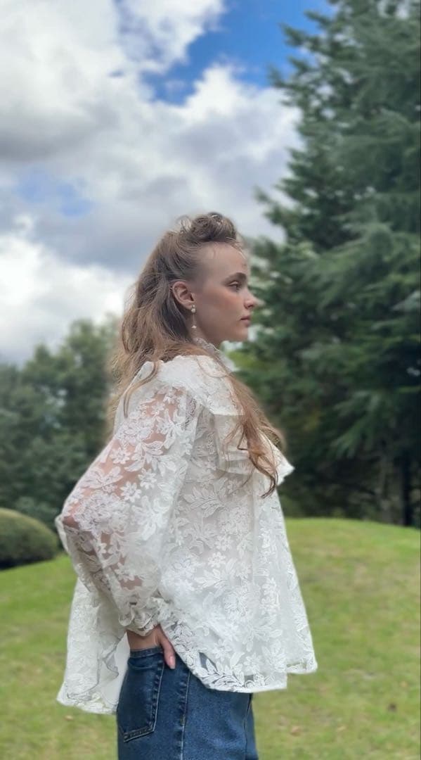 ツルバイマリコオイカワ　Limonium ホワイト　トップス　ブラウス　今季物